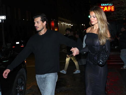 Brooks Nader opet provocira svojim golim haljinama