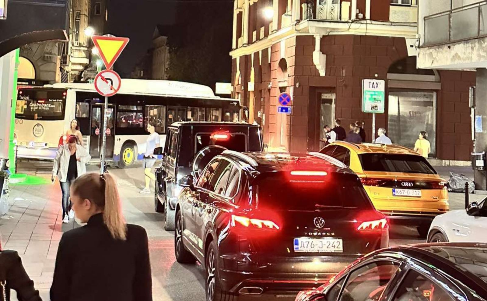 Bruka u centru Sarajeva: Nepropisno parkiranje izazvalo haos