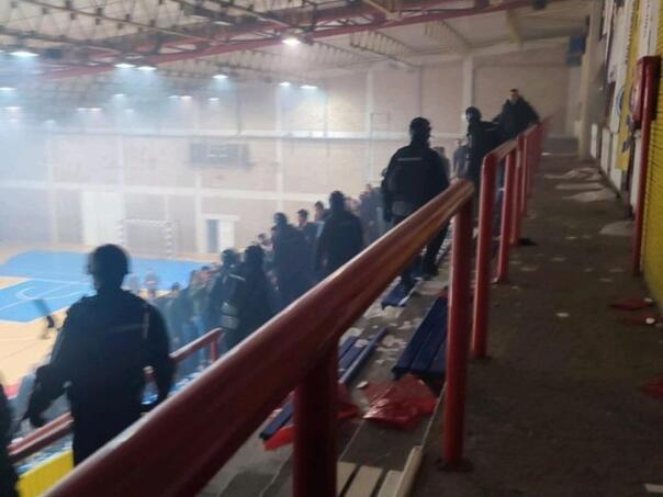 Brutalna tuča navijača Bijeljine i Crvene zvezde u BiH, ima povrijeđenih i uhapšenih