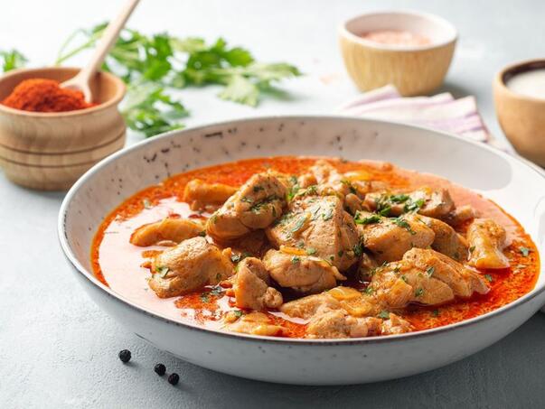 Brzi i jednostavni recept za domaći pileći paprikaš