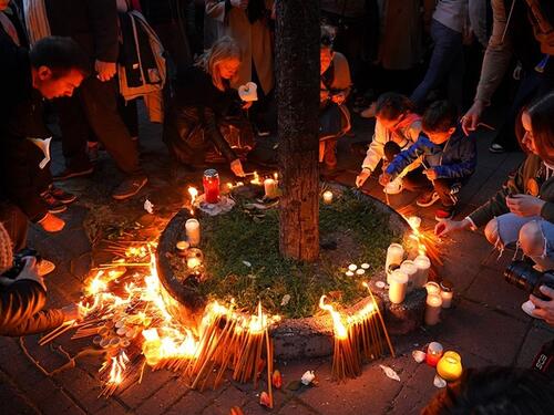 'Buđenjem' se obilježava godišnjica masakra u beogradskoj školi 'Vladislav Ribnikar'