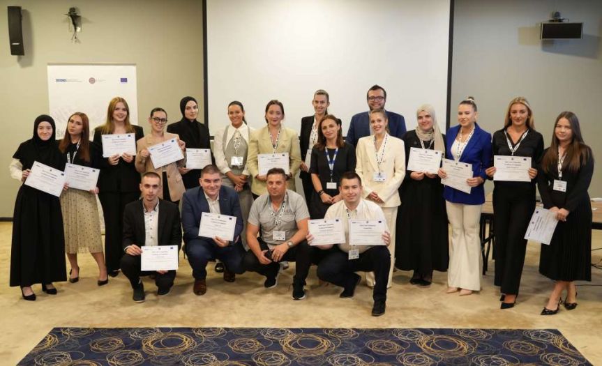 Budući pravnici uče o zaštiti slobode medija: Završena peta Škola medijskog prava