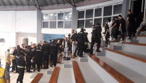 Budva: Povrijeđen policajac, privedeno 25 navijača Partizana