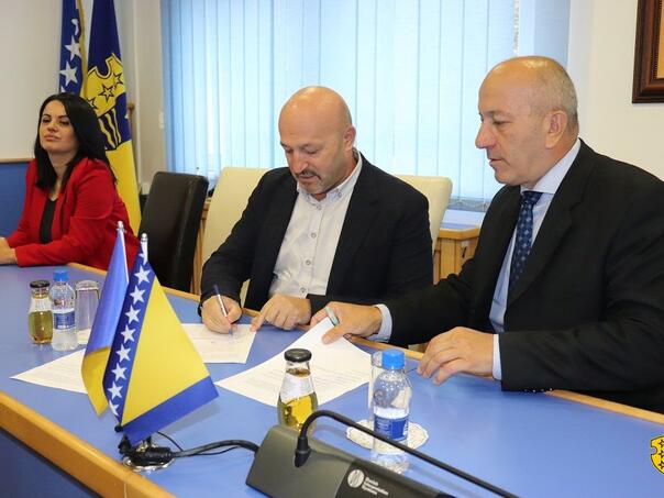 Budžetskim korisnicima u BPK povećane plate