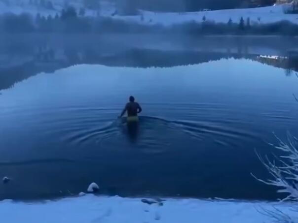 Bugojanci plivali na -15°C i otvorili sezonu kupanja