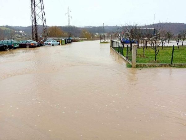 Bujične vode poplavile lokalne puteve