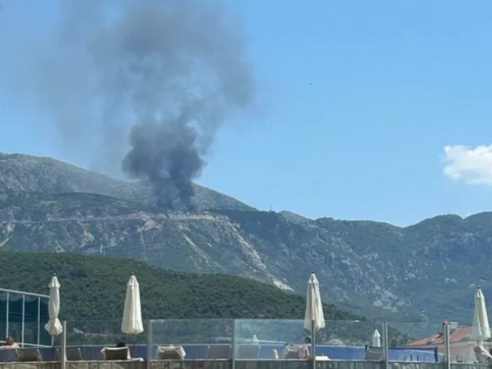 Buknuo požar kod Budve: Vatra zahvatila područje iznad stambenih kuća