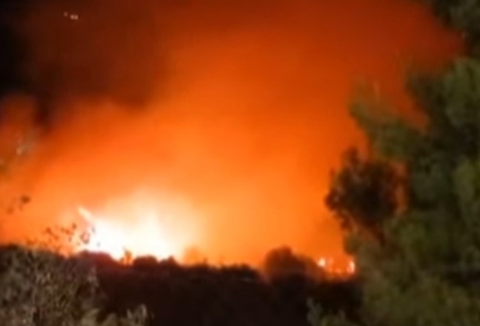 Buknuo požar kod Splita: Vatrogasci ga lokalizovali, ali još nije ugašen
