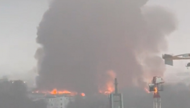 Bukti požar u Hamburgu, cure hemikalije