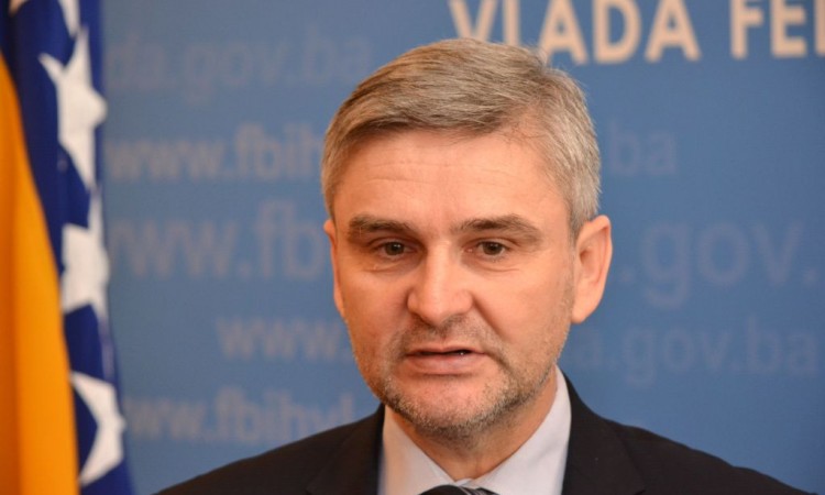 Bukvarević: Neka nam nada u bolje dane da snage za vremena koja su pred nama