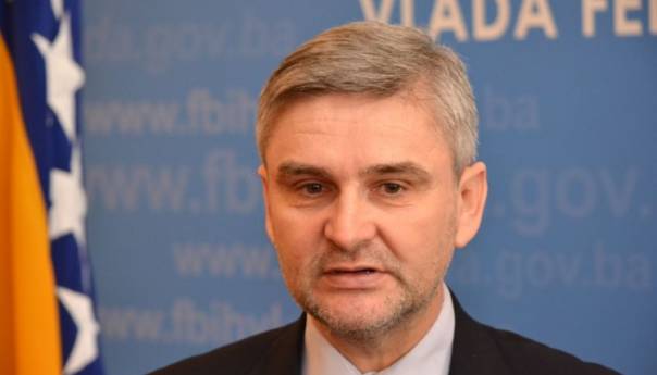 Bukvarević: Neka nam nada u bolje dane da snage za vremena koja su pred nama