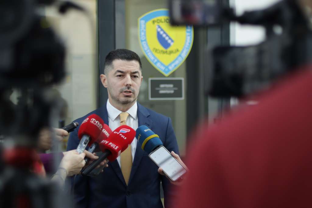 Bulčević osudio vandalski čin paljenja zastave BiH