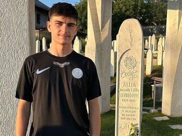 Buljubašić prije odlaska u Tursku posjetio mezar Alije Izetbegovića