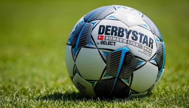 Bundesliga se nastavlja u maju, 239 osoba na stadionu