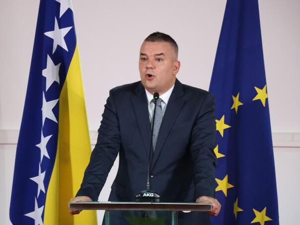 Bunoza: Ne postoji hrabrost da se odredi rok za odlazak stranaca iz Ustavnog suda
