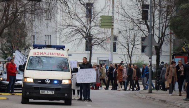 Bunt medicinara u HNK: Svi su dobili 1.080 KM osim nas, heroja u bijelom
