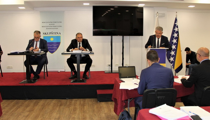 Bura pred Skupštinu HNK, Drljević: Šerife, šta bolan radite
