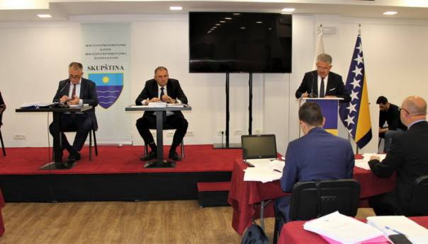 Bura pred Skupštinu HNK, Drljević: Šerife, šta bolan radite