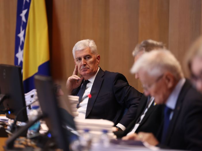 Burna sjednica: Čović i Špirić udruženi u spašavanju SNSD-a