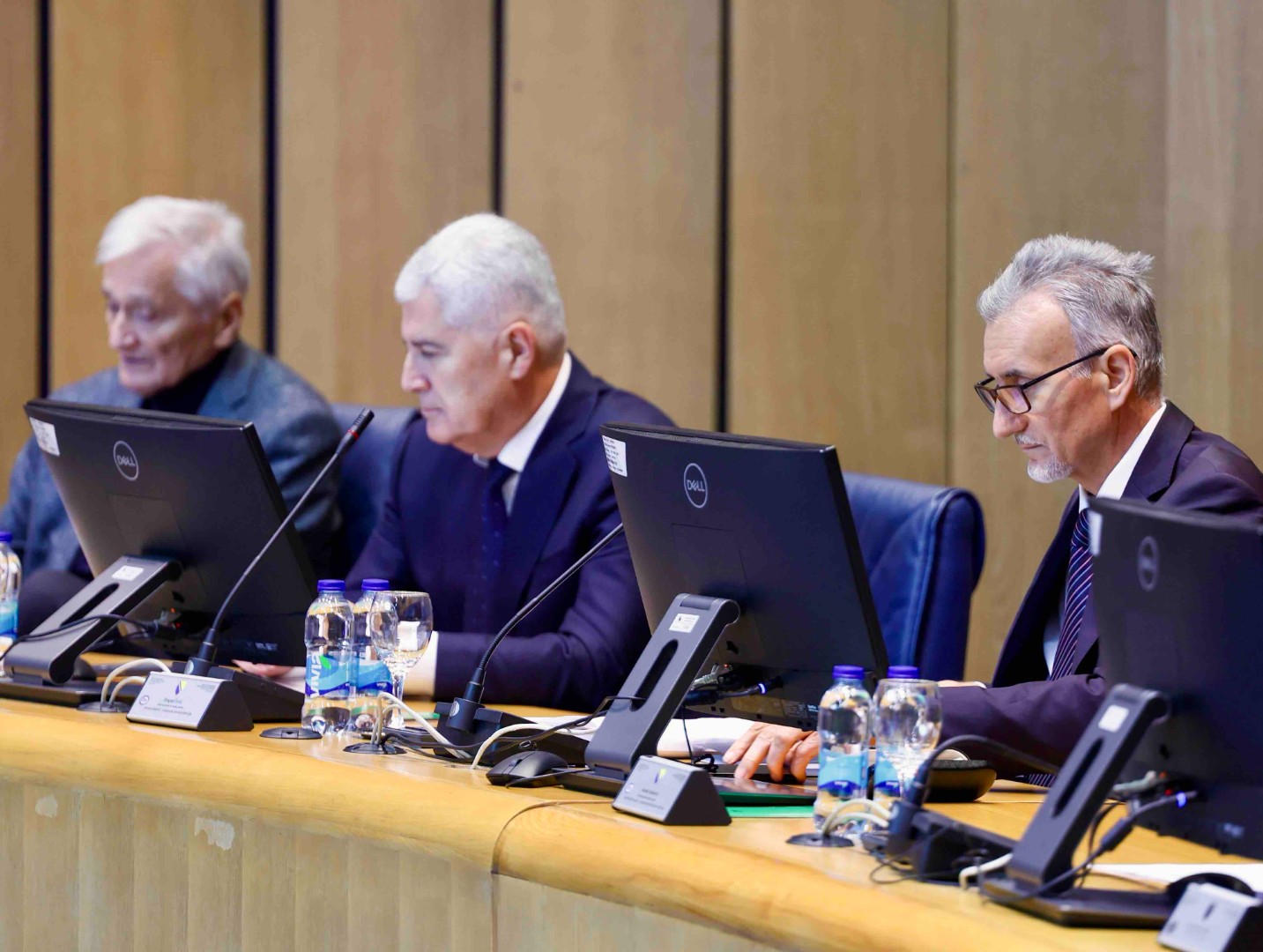 Burna sjednica: Okršaj Ademovića i Čovića u Domu naroda