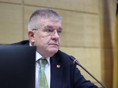 Burno na početku: Zatražena smjena Miokovića