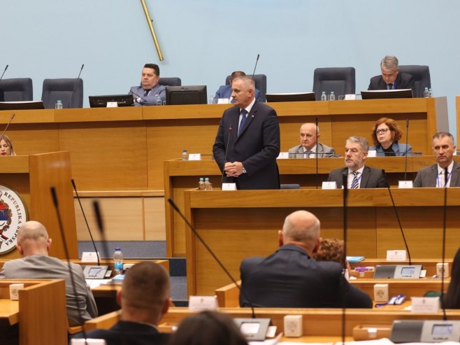 Burno na sjednici NSRS: Višković se obračunava s opozicijom, Salkić napustio salu