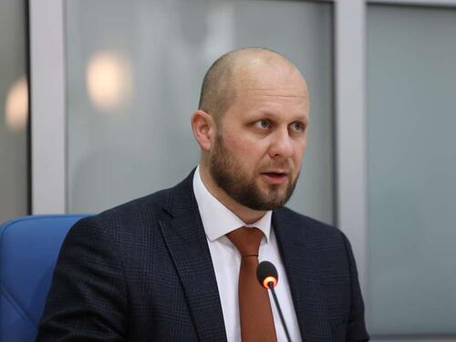 Burno na sjednici Skupštine KS: Zastupnici SDA udarali u klupe tokom govora Okerića