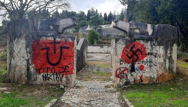 Bursać: Grafiti na Partizanskom slikovni opis trećeg entiteta