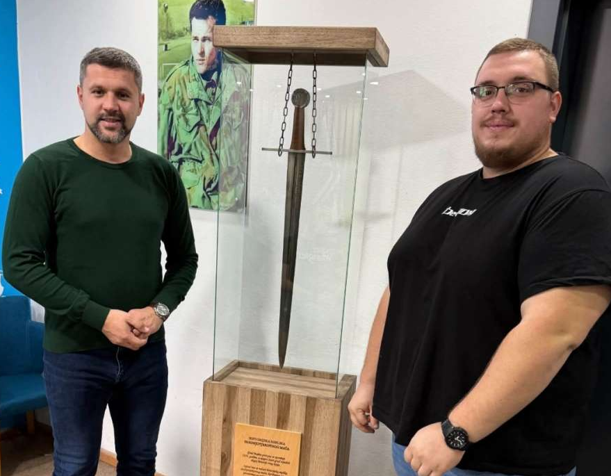 Bužim čuva tragove srednjovjekovne Bosne, izrađena replika viteškog mača