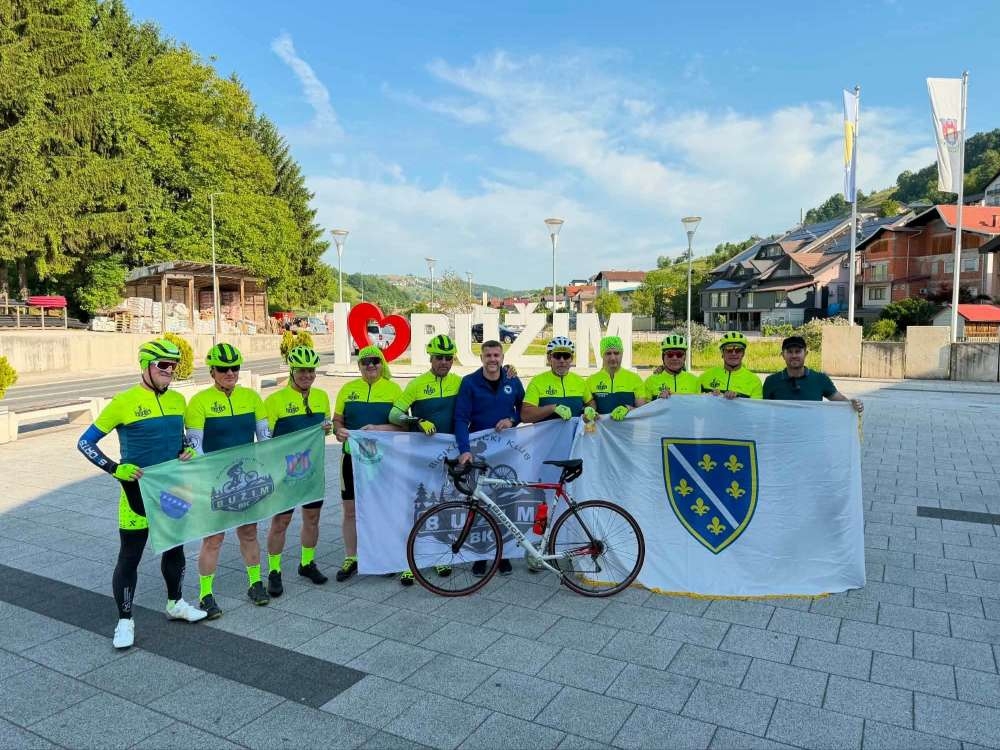 Bužimski biciklisti krenuli ka Tuzli da odaju počast žrtavama masakra na Kapiji