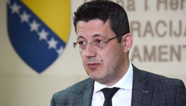 Čampara: Dodika proglasiti nesposobnim za vršenje funkcije