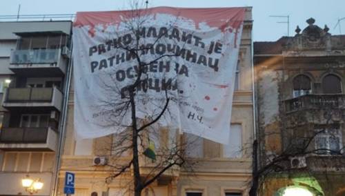 Na zgradi LSV-a: Mladić je zločinac osuđen za genocid