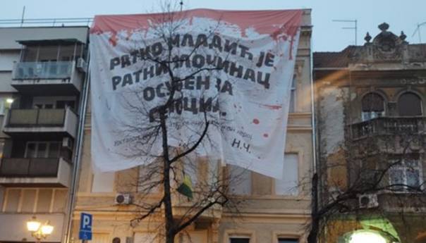 Na zgradi LSV-a: Mladić je zločinac osuđen za genocid
