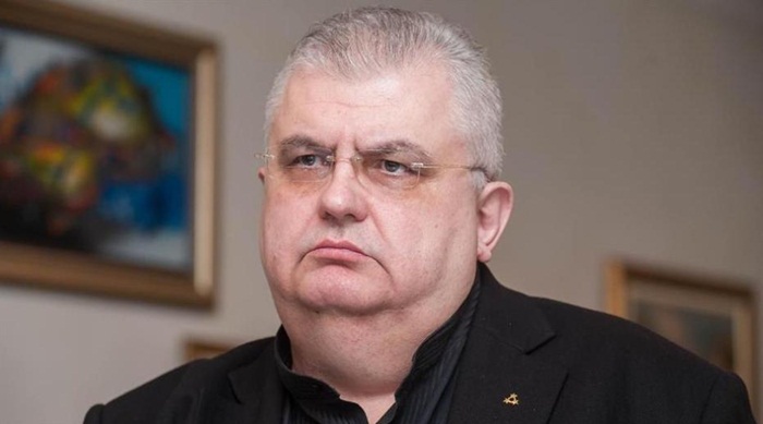 Čanak: Prvo pale zastave, slike i knjige, a onda prelaze na ljude i kuće