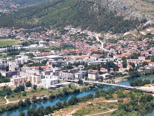 Čapljina: Dvojac izvukao mladića iz auta pa ga pretukli