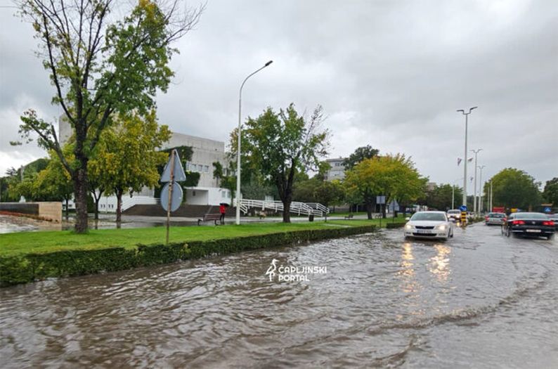 Čapljina pod vodom: Ulice i parkinzi pod vodom, grane uništile vozila