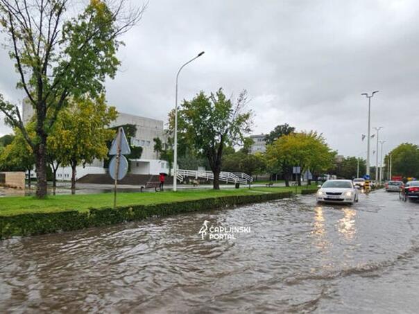 Čapljina: Ulice i parkinzi pod vodom, grane uništile vozila