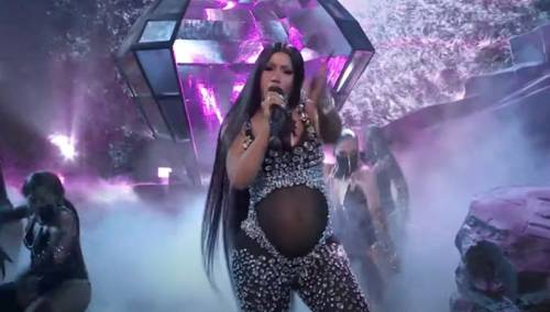 Cardi B na dodjeli BET nagrada otkrila da je trudna