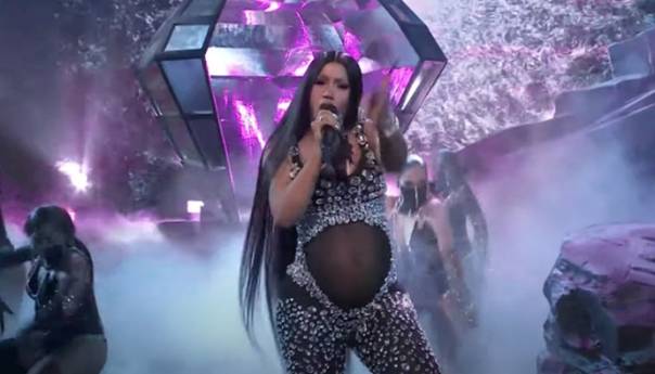 Cardi B na dodjeli BET nagrada otkrila da je trudna