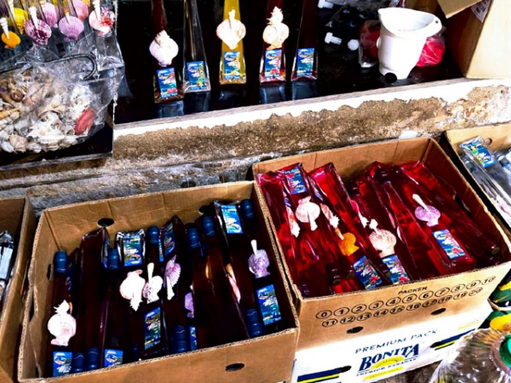 Carinici zaplijenili više od 300 litara ilegalne rakije i vina u Splitu