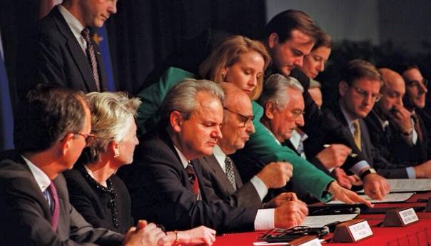 Carl Bildt: U BiH je pobijedio mir