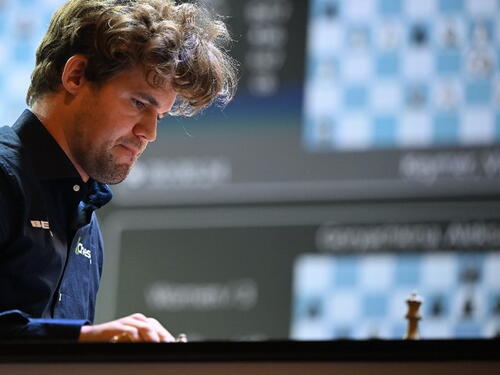 Carlsen remizirao u partiji protiv 143.000 amatera