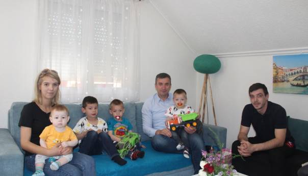Ćatić posjetio porodicu Vrtić, koja je u prošloj godini dobila četvrto dijete