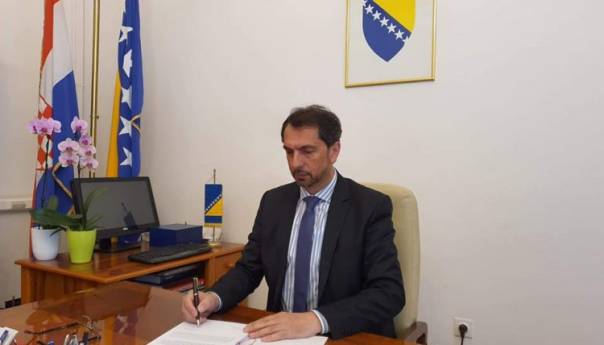 Čavara potpisao korona-zakon koji stupa na snagu u subotu