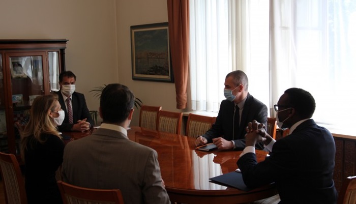 Čavara za usvajanje strategije za mlade na svim razinama vlasti