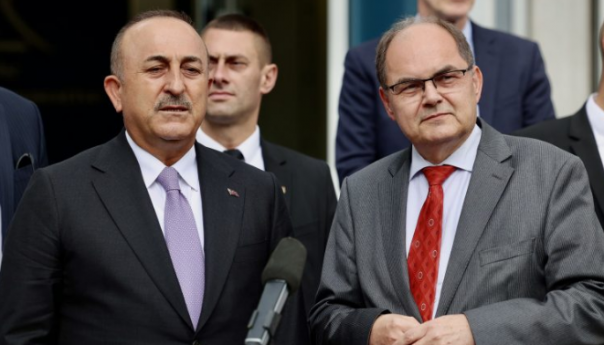 Cavusoglu dao podršku Schmidtu i OHR-u