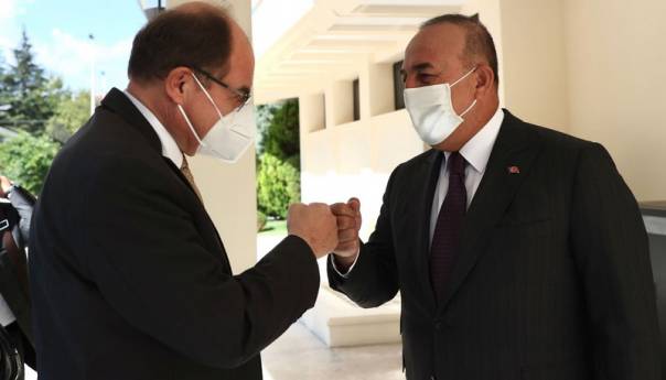 Cavusoglu podržao rad visokog predstavnika Schmidta