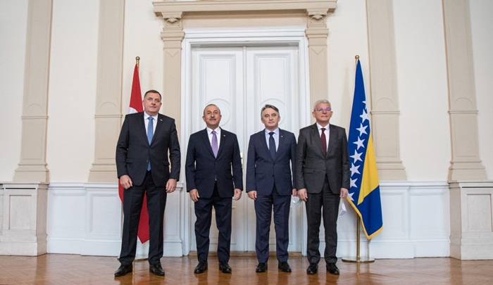 Cavusoglu u Predsjedništvu: BiH može očekivati dodatne vakcine