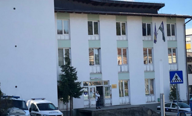 Cazin: Maturant pištoljem izvršio samoubistvo u porodičnoj kući