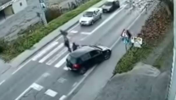 Cazin: Na pješačkom prijelazu pokosio troje djece